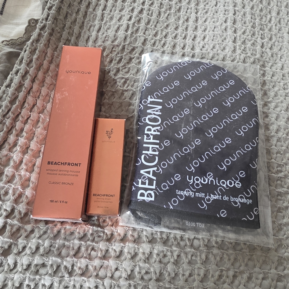 Younique *SET* Beachfront Bronzer and Tanning Mitt Set